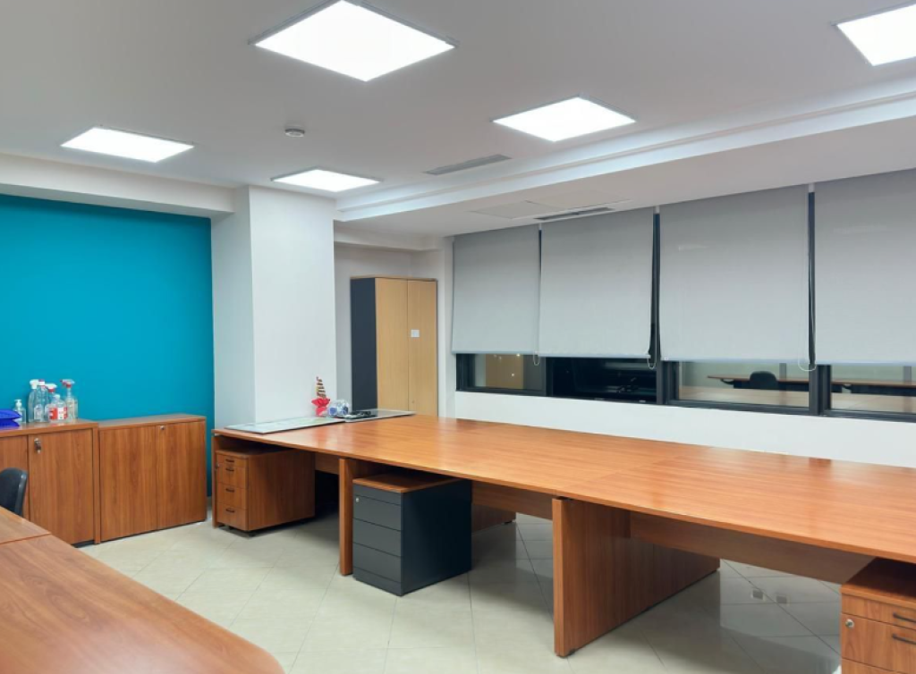 🏢 Zyrë me Qira – Bllok, Tiranë