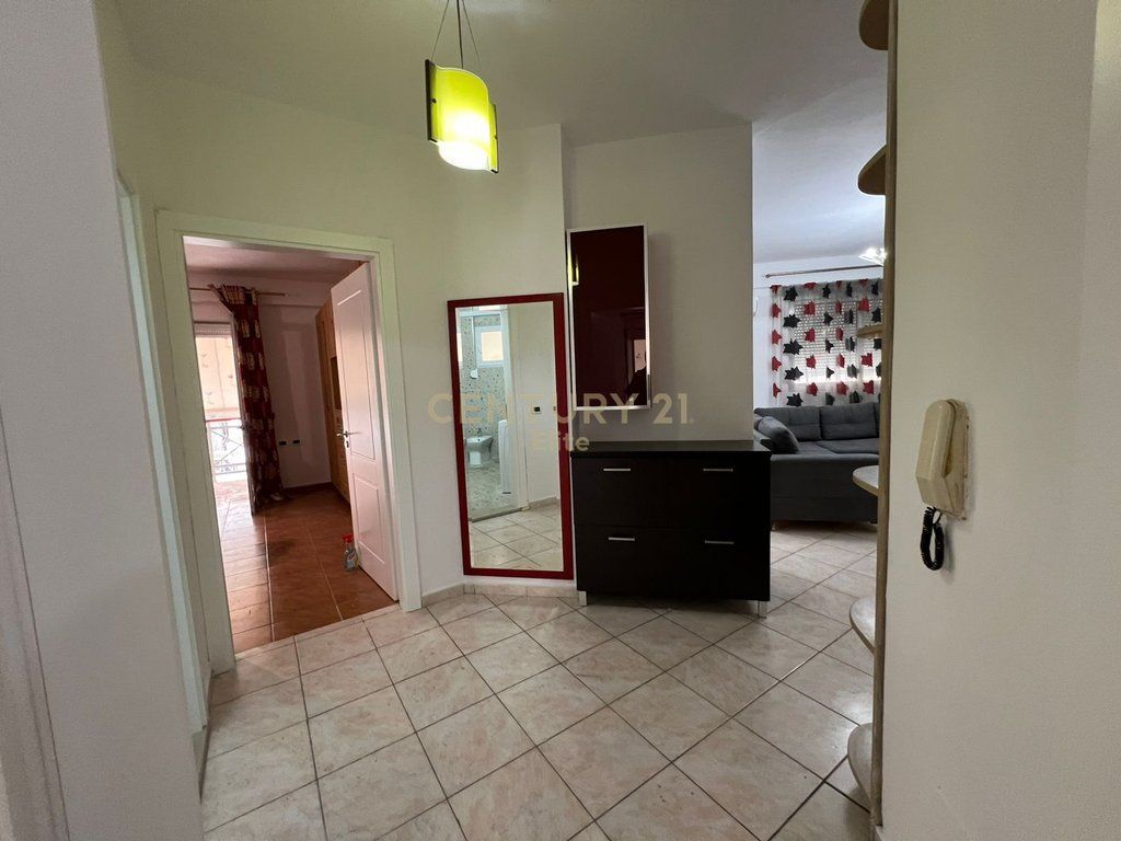 ZYRE 3+2 ME QIRA TEK GARDA, PETRO NINI