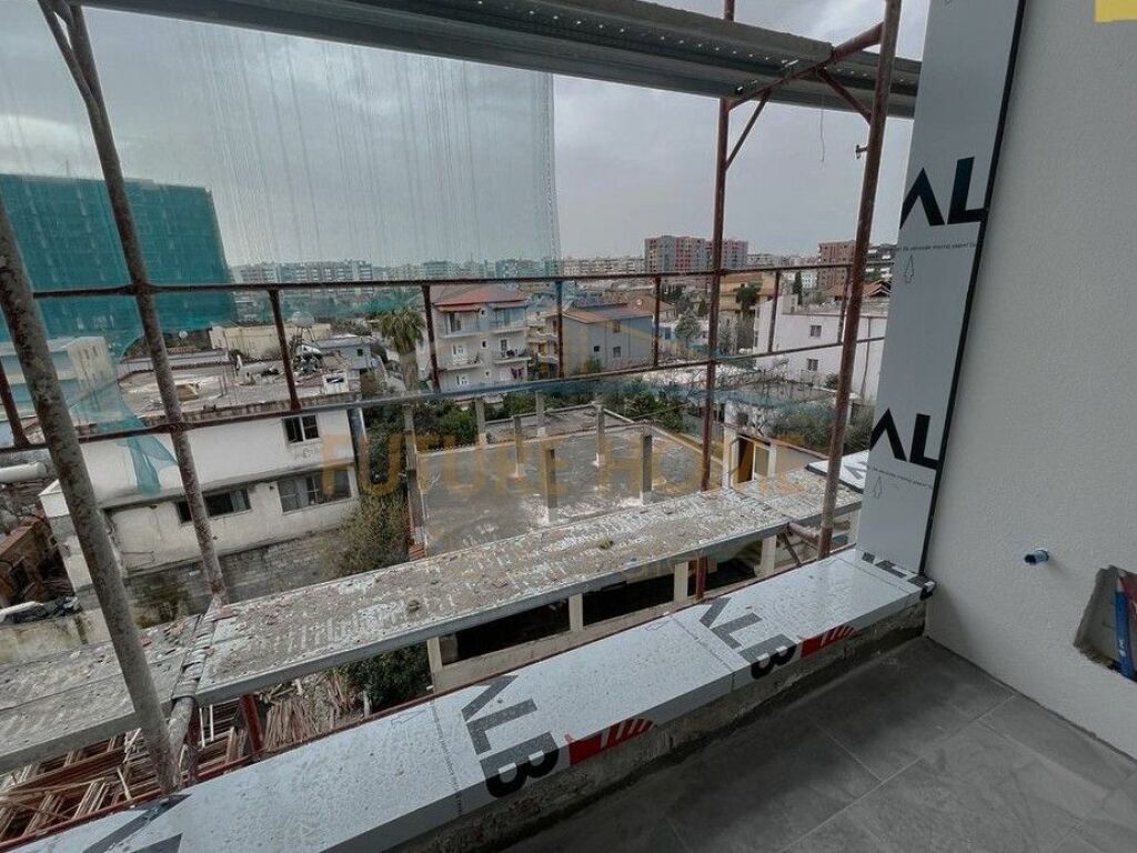 Shitet, Apartament 1+1, Rruga Babë Rexha, Tiranë.