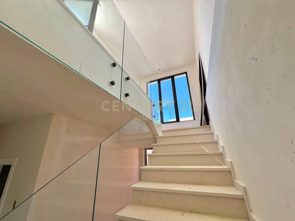 SHITET VILE NE GJIRI TE LALZIT