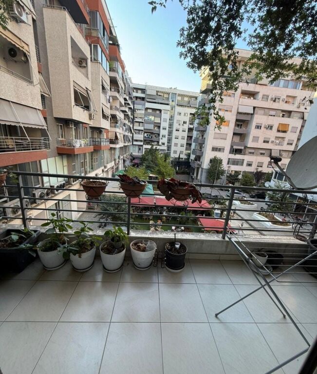 Apartament 2+1, Astir!