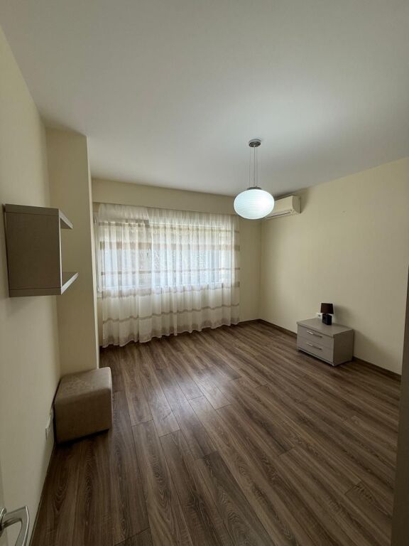 Apartament me qera