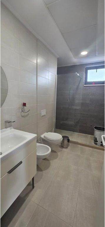 21 Dhjetori, Ish Parku! Ofrojmë për qira Apartament 2+1+2 te "Rezidenca Alba"!