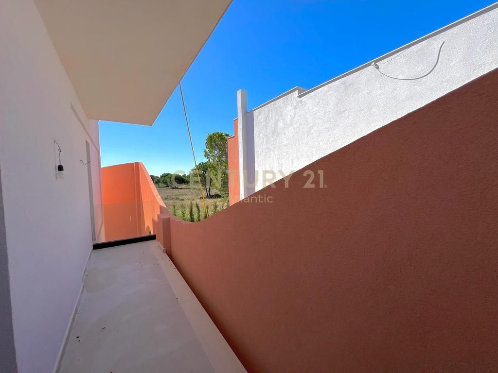 SHITET VILE NE GJIRI TE LALZIT