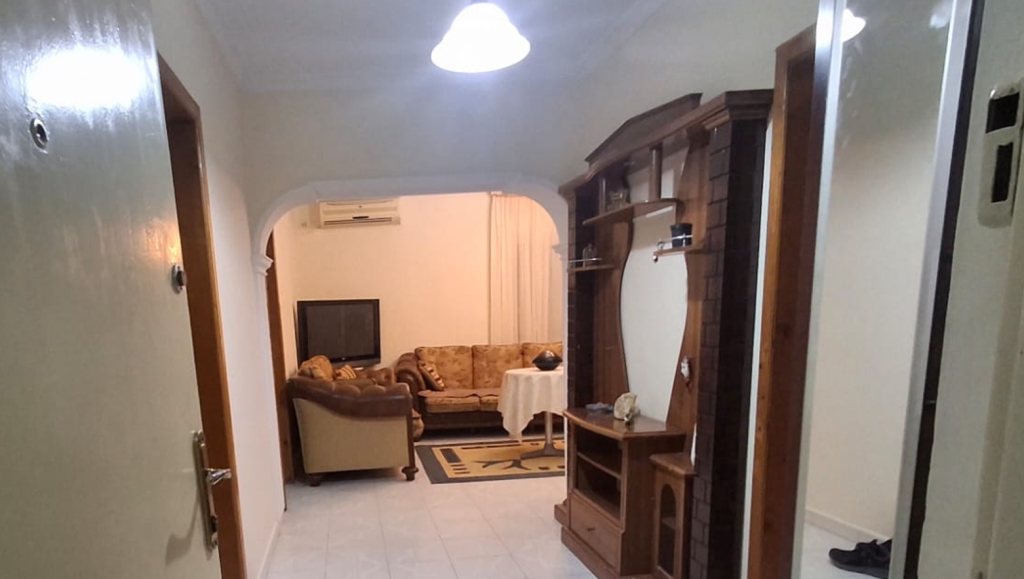 Japim apartament 2+1 me qira në Rrugën Sitki Çiço, pranë zonës së Brrylit!