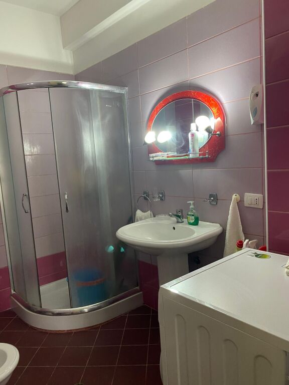 🏡✨ APARTAMENT 2+1 ME QIRA – PRANË BASHKISË, VLORË