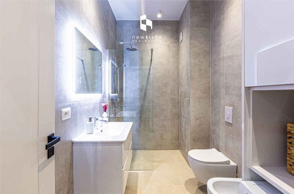 🔥Apartament Hera e Parë me qira: 2+1 &amp; Ballkon || (📍Qendër të Tiranës - Brenda qendrës Galeria)  || 1300€/Muaj 100% E re 🔥