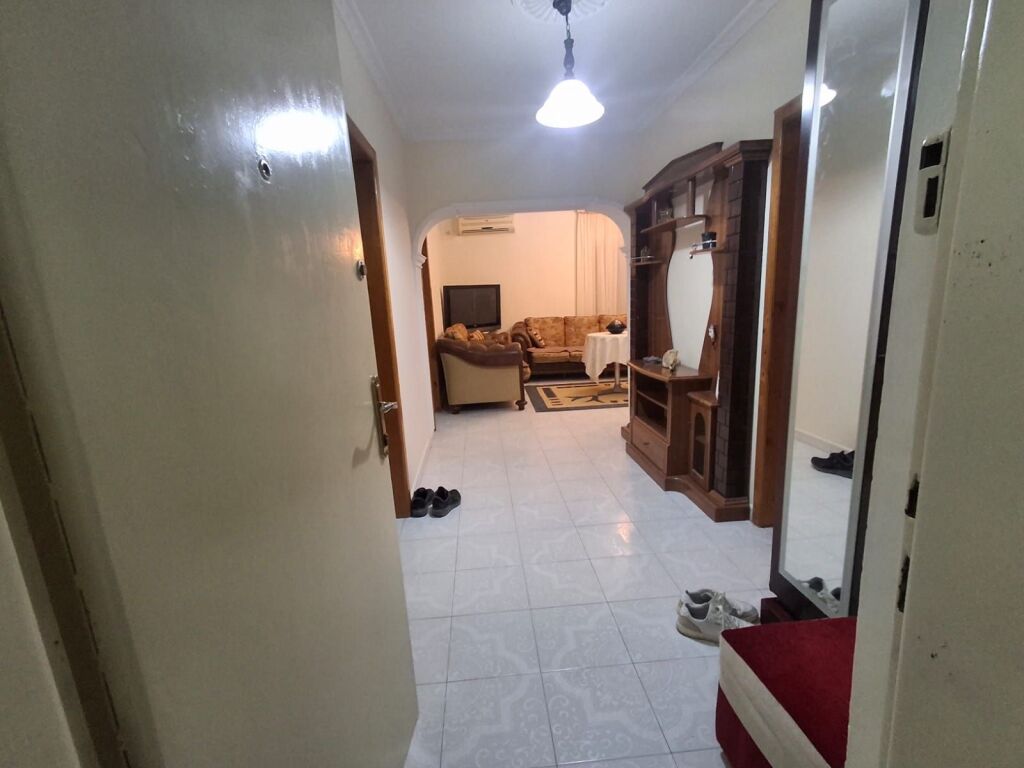 Japim apartament 2+1 me qira në Rrugën Sitki Çiço, pranë zonës së Brrylit!