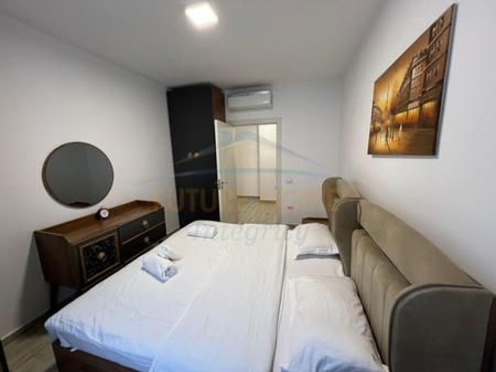 Qera, Apartament 1+1, Rruga 5 Maji, Tiranë.
