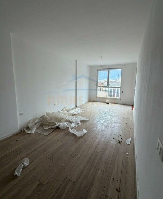 Shitet, Apartament 1+1, Stacioni i Trenit