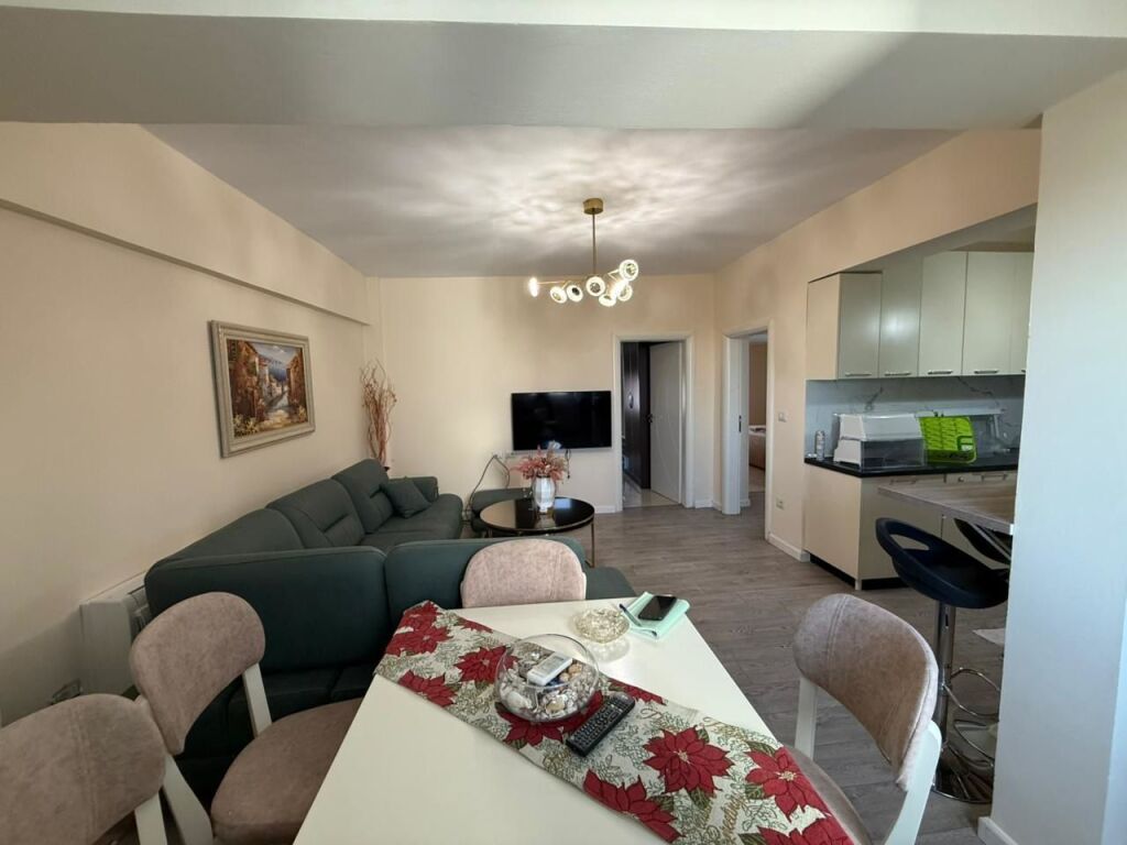 QIRA SUPER APARTAMENT 2+1 PRANE PORTIT DURRES 550 EURO