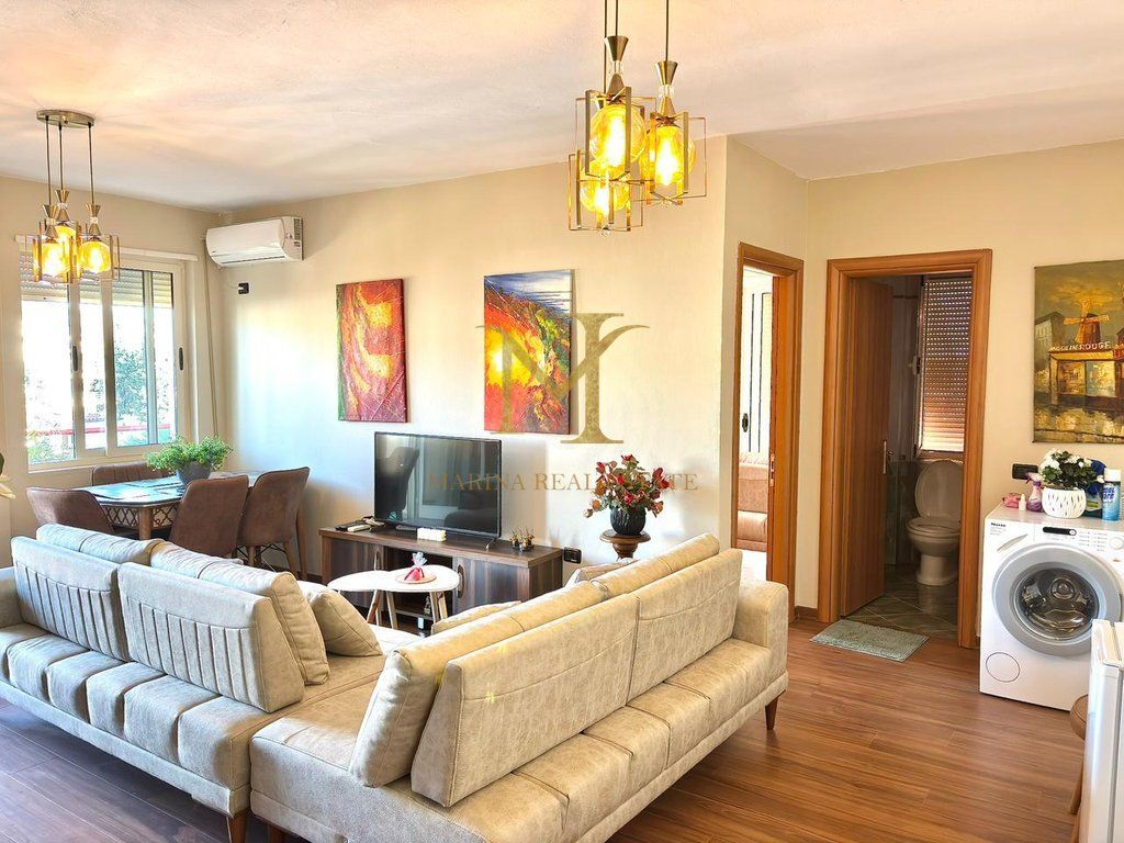 Shitet apartament 1+1 me 3 ballkone në Golem, Durrës.