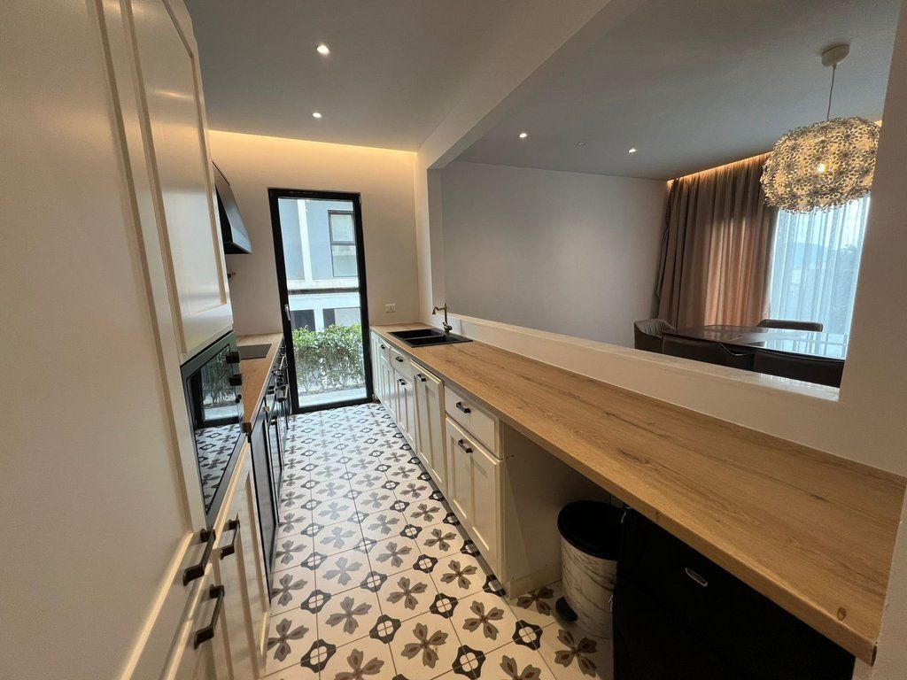 Shitet, Apartament 2+1+Post Parkimi, O2 Residence, Tiranë.