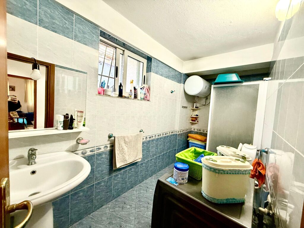 Shitet apartament 3+1+2 140,000m2