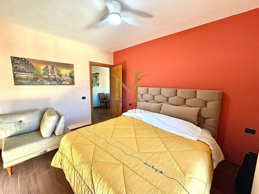 Shitet apartament 1+1 me 3 ballkone në Golem, Durrës.