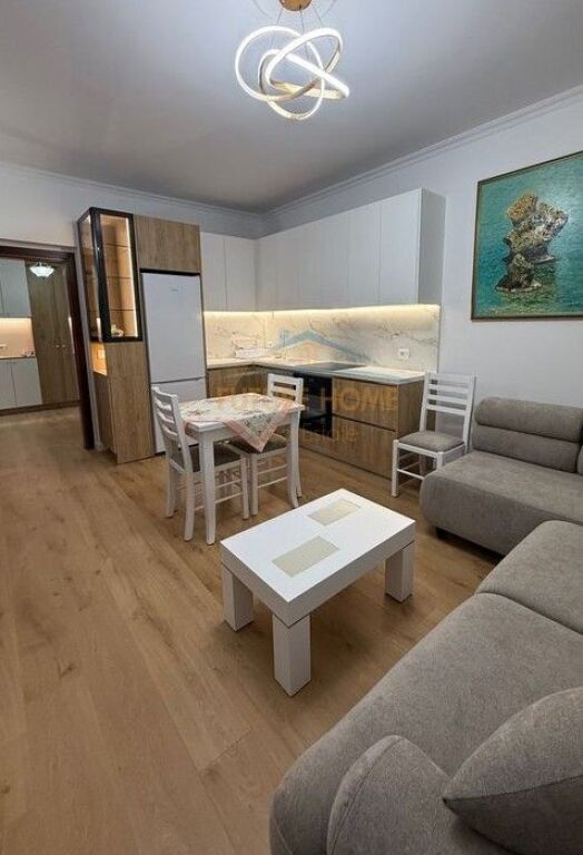 Affitto, Appartamento 2+1, Via Kongresi i Manastirit, Tirana.