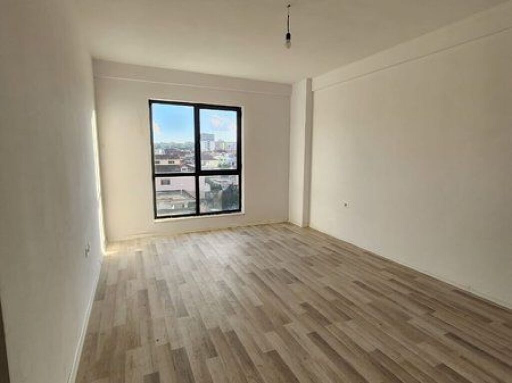 Shitet Apartament 2+1+2, Rruga "5 Maji", Tirane