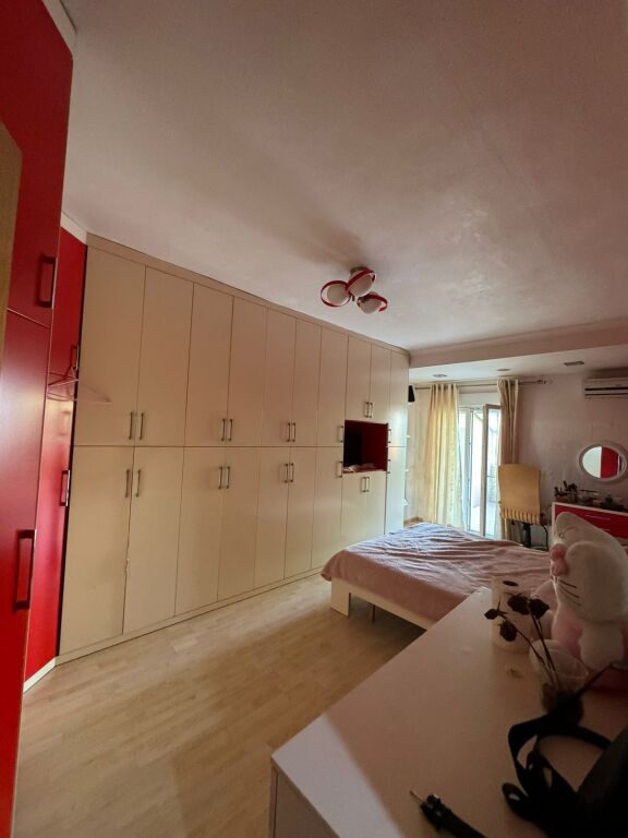 Shitet apartament 2+1+2+verandë ne Don Bosko!