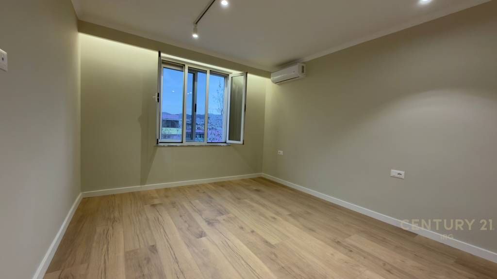 SHITET APARTAMENT 1+1 TEK RRUGA E KAVAJES !