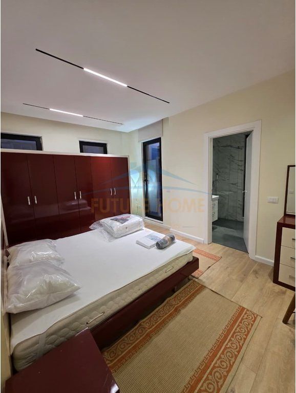 Shitet, Apartament 2+1+2, Rruga Siri Kodra