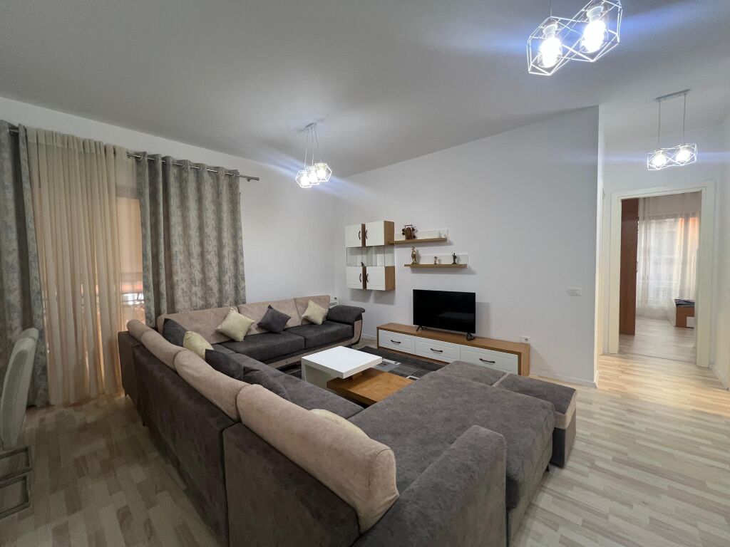 📣 QERA Apartament 2+1 📍 Kompleksi Delijorgji 🛣️ Rruga e "Kavajes" ✨   🏢 Ndertim i Ri  🪜 Kati 7 (Me Ashensor) 🛋️ Totalisht i Mobiluar   💶 Çmimi 1.200 Euro