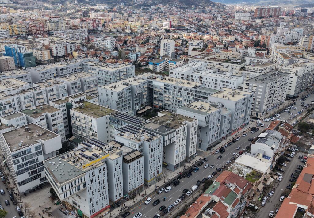 APARTAMENT 1+1 per QIRA tek kika 2