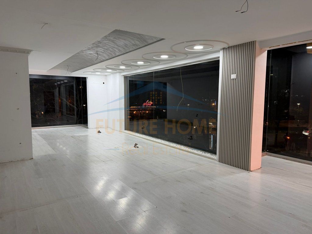 For sale, Business Premises, 21 Dhjetori