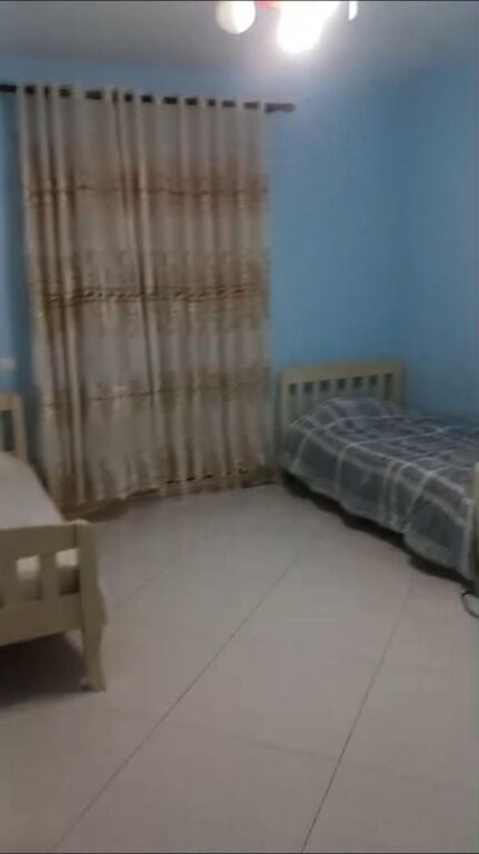 🏢Yzberisht,Pallatet E88 jepet me qera apartament ,2+1+2,i mobiluar 50,000Leke