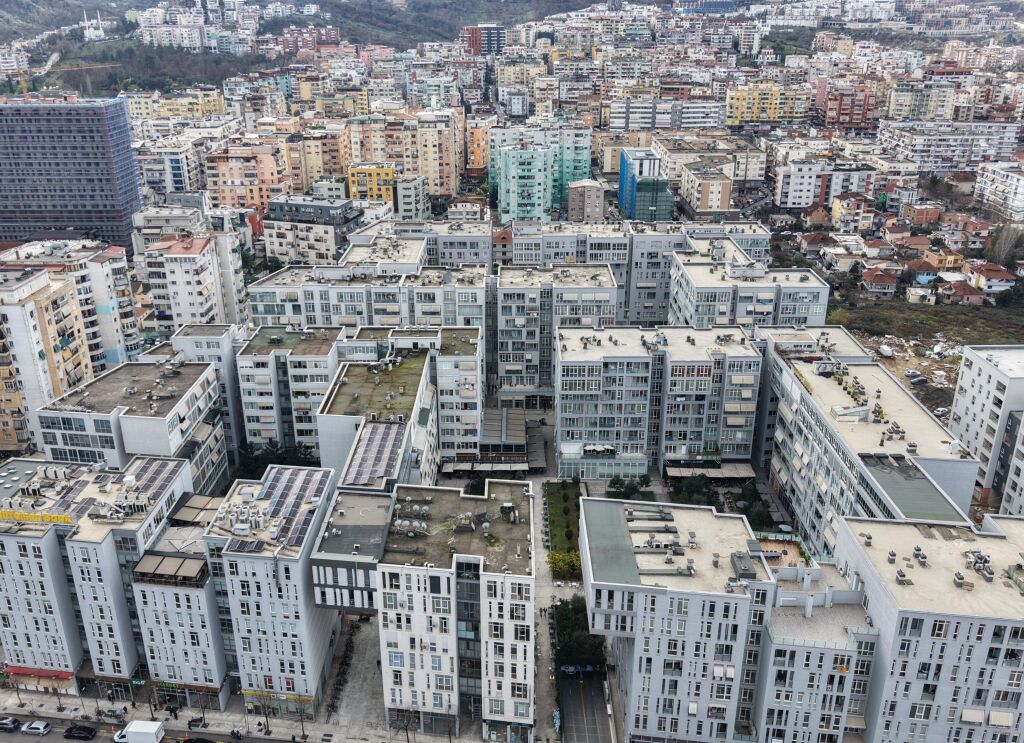 APARTAMENT 1+1 per QIRA tek kika 2