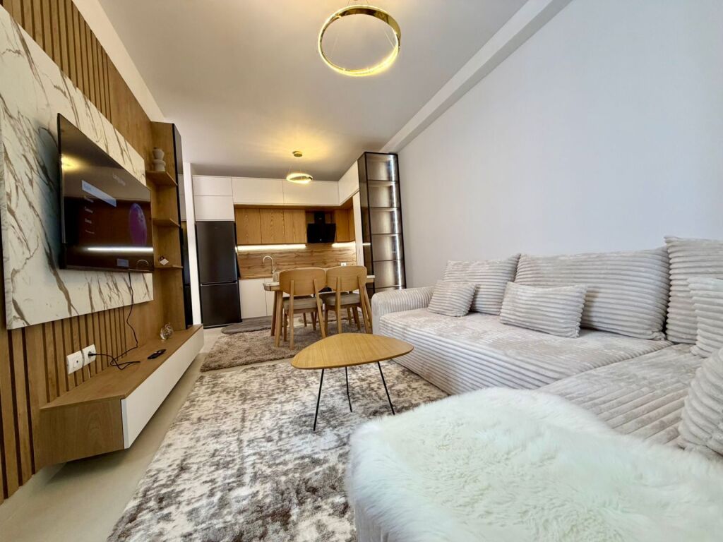 🏡 Apartament 2+1 + Parkim – Rruga Bedri Karapici