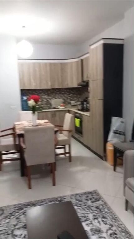 🏢Yzberisht,Pallatet E88 jepet me qera apartament ,2+1+2,i mobiluar 50,000Leke