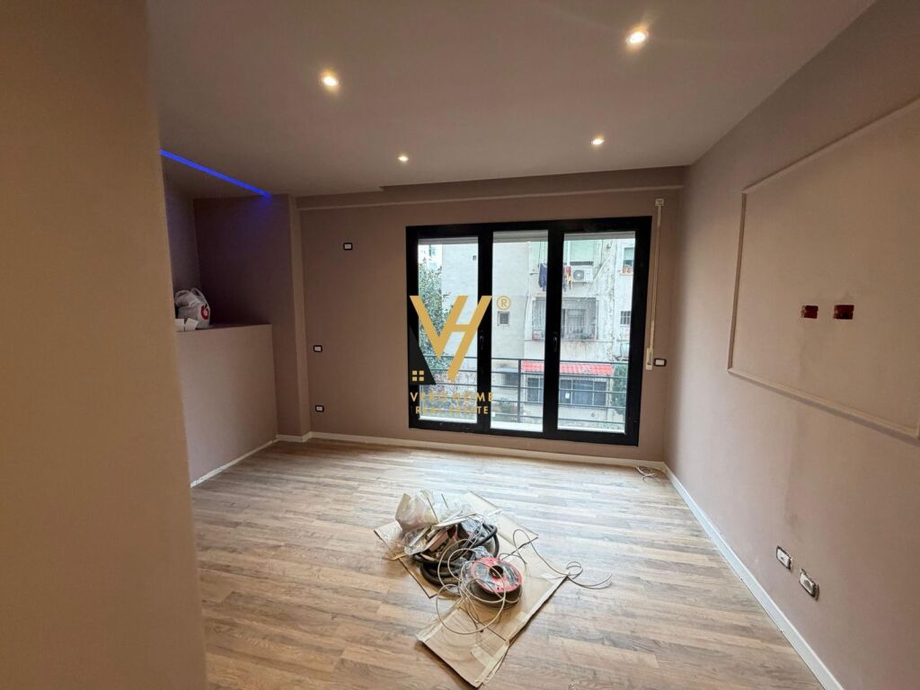 OFFICE 92 M2 FOR RENT AT THE TRAIN STATION 1,000 EURO