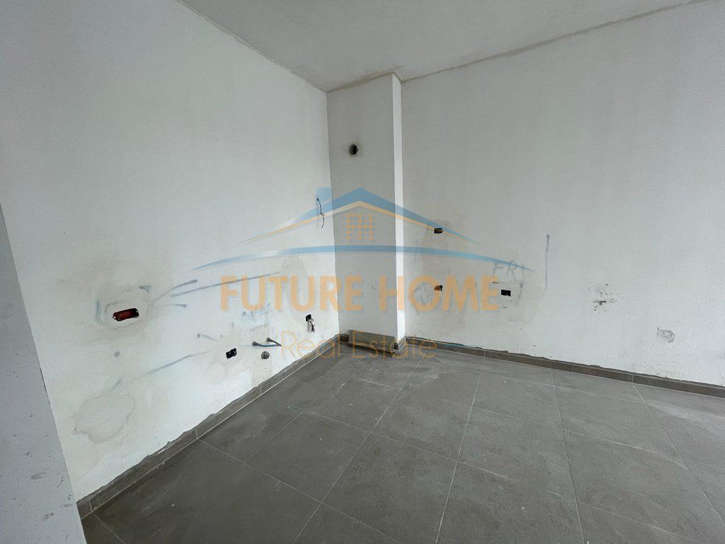 Shitet, Apartament 1+1, Rruga Babë Rexha, Tiranë.