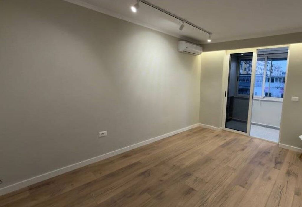 APPARTAMENTO 1+1 IN VENDITA VICINO A VIA KAVAJES !