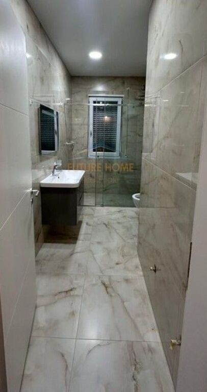 Qera,Apartament 2+1+2+Post Parkimi,Kopshti Botanik,Tiranë