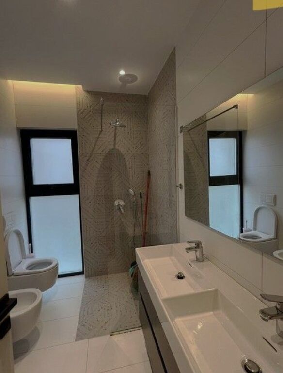 Shitet, Apartament 2+1+Post Parkimi, O2 Residence, Tiranë.