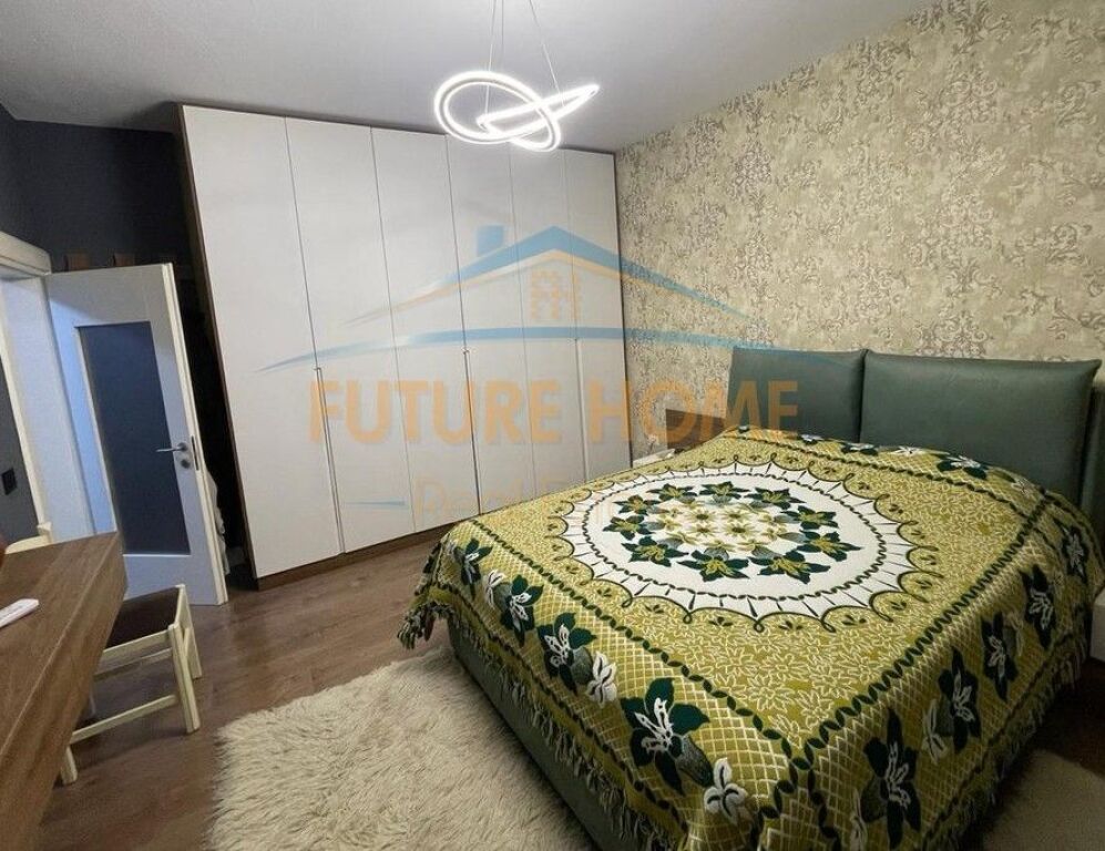 Shitet, Apartament 2+1, Rruga Babë Rexha, Tiranë.
