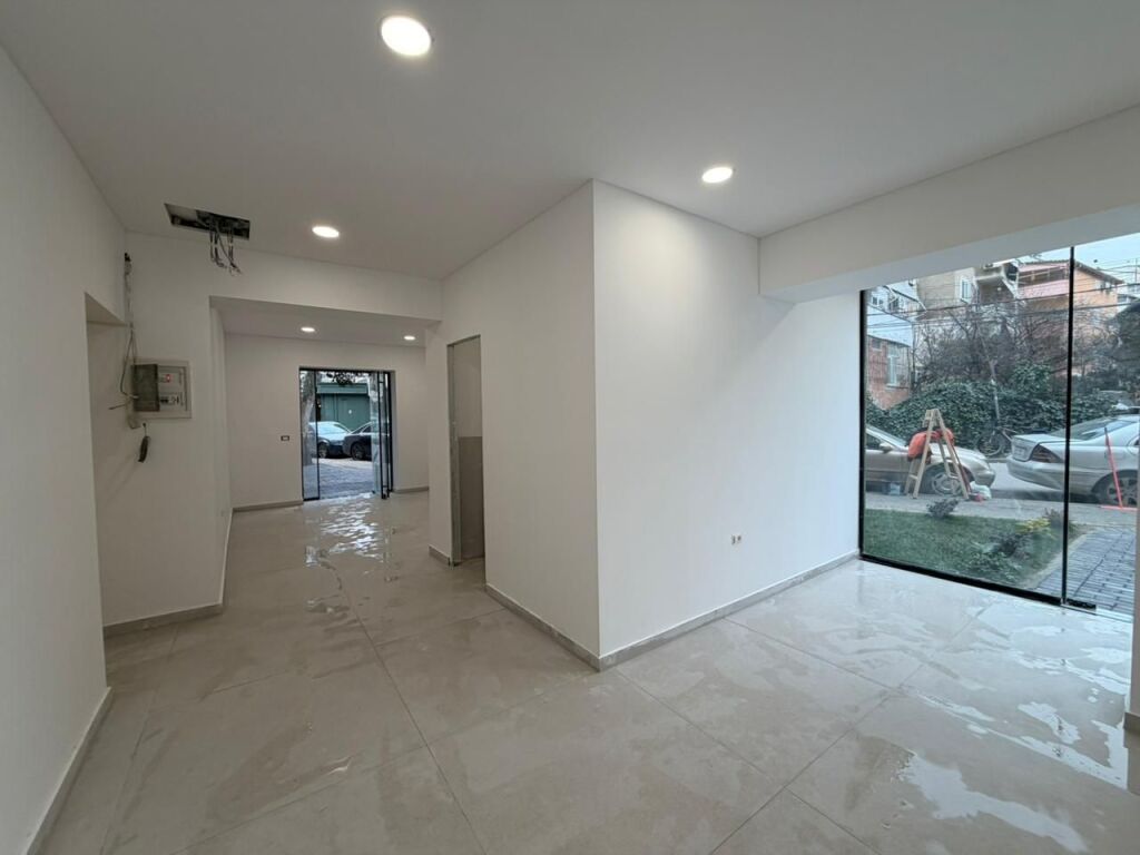 Shitet ambjent biznesi ne Xhamllik