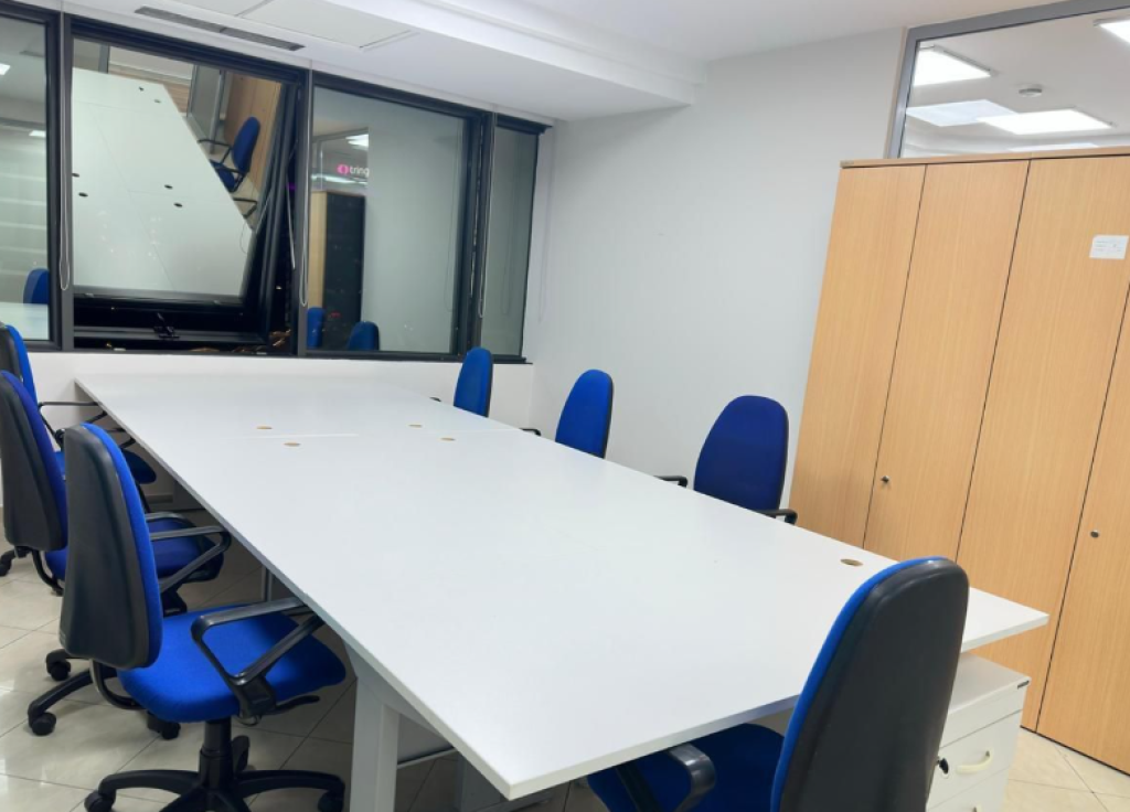 🏢 Zyrë me Qira – Bllok, Tiranë