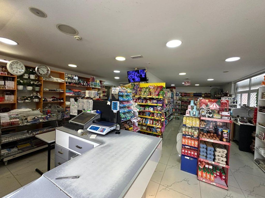 VILLA SU DUE PIANI IN VENDITA A IBE