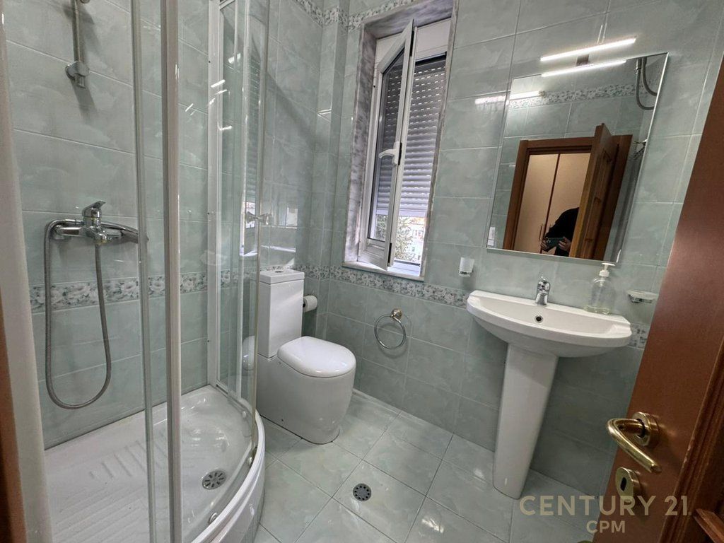 APARTAMENTI 2+1+2 ME QIRA NE ISH BLLOK