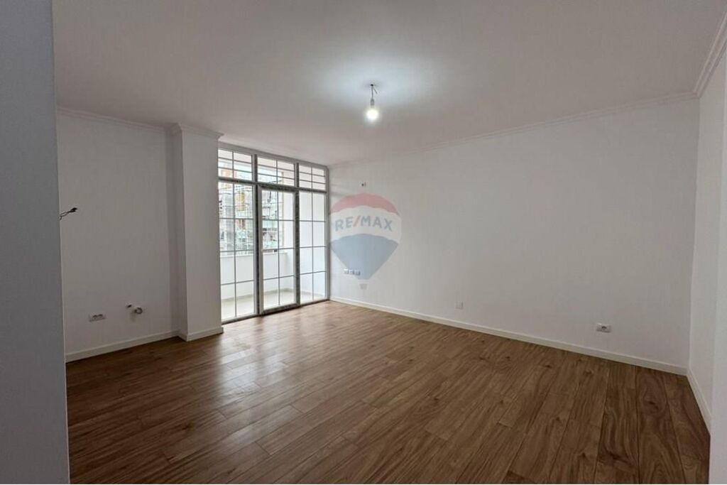 Apartament - Për Shitje - Rruga e Bogdanëve, Tiranë