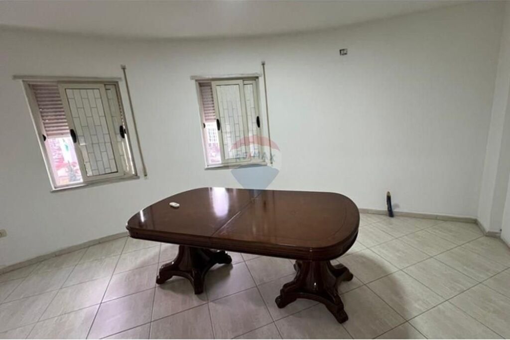 Jepet me qira ambjent 2+1 , Rr. Jordan Misja !