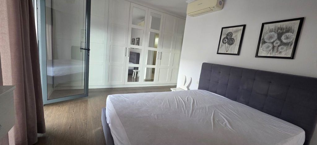 21 Dhjetori, Ish Parku! Ofrojmë për qira Apartament 2+1+2 te "Rezidenca Alba"!