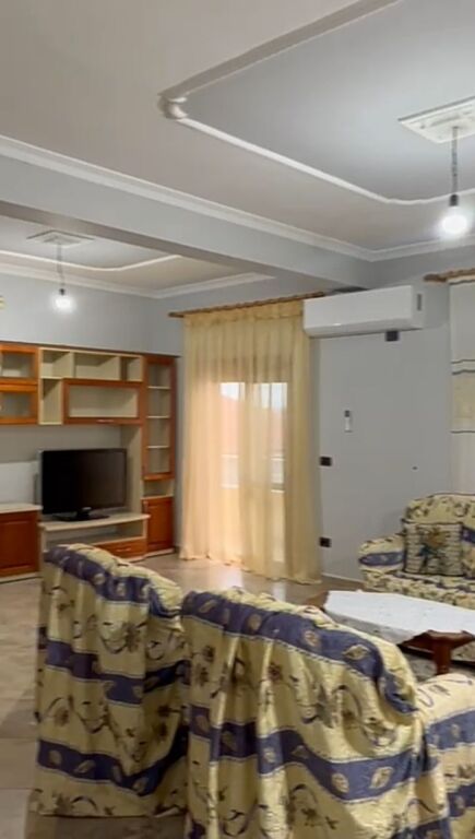 Per qira kati 2 vile ne Porcelan