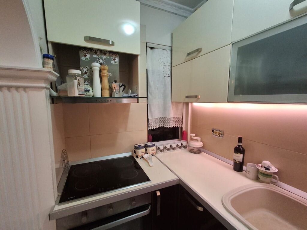Japim apartament 2+1 me qira në Rrugën Sitki Çiço, pranë zonës së Brrylit!