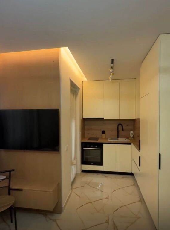 GARSONIERE ME QIRA,Qender Tirane