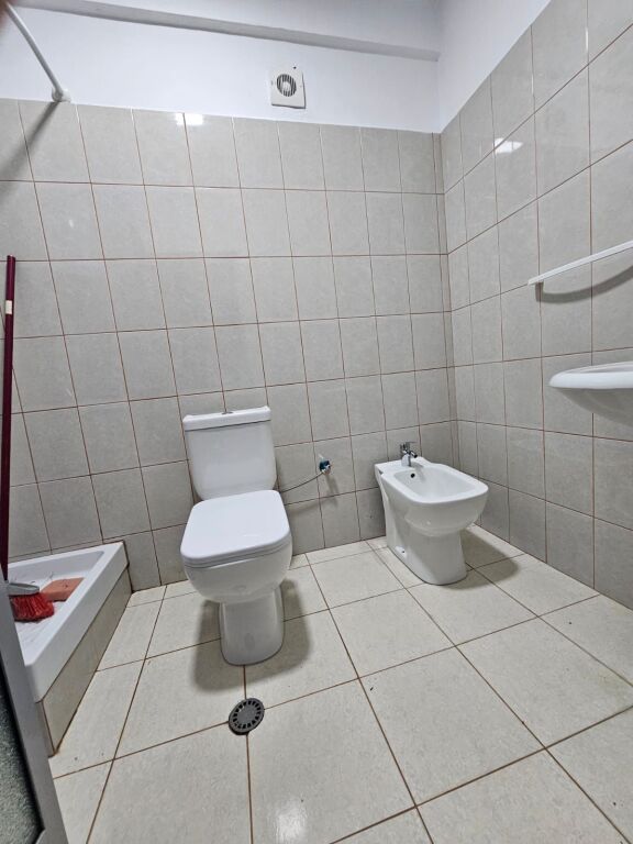 🏠 Shitet Apartament 2+1