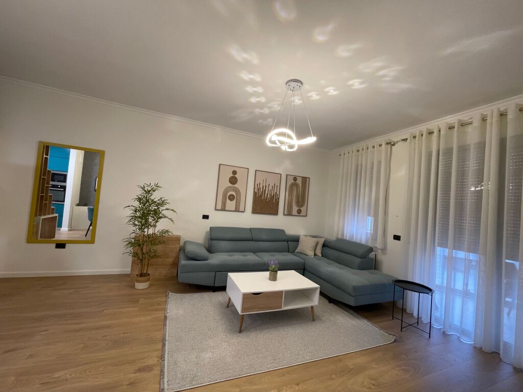 Qera, Apartament 1+1+Post Parkimi, Rruga e Kosovarëve, Tiranë 1,200 €