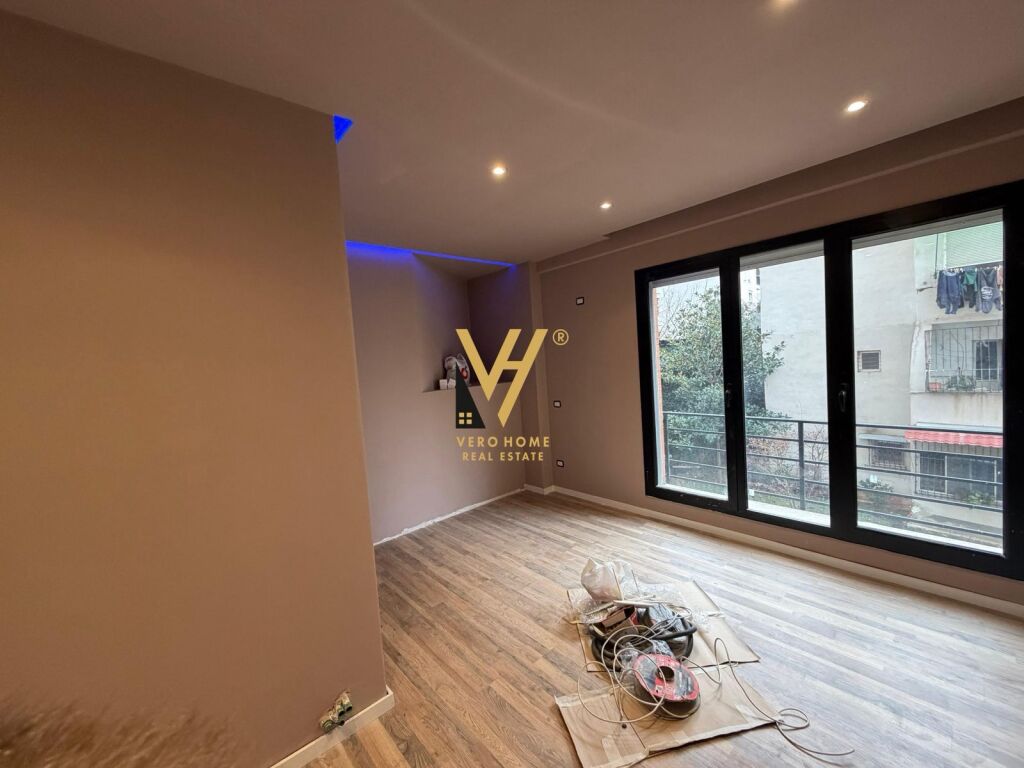 OFFICE 92 M2 FOR RENT AT THE TRAIN STATION 1,000 EURO